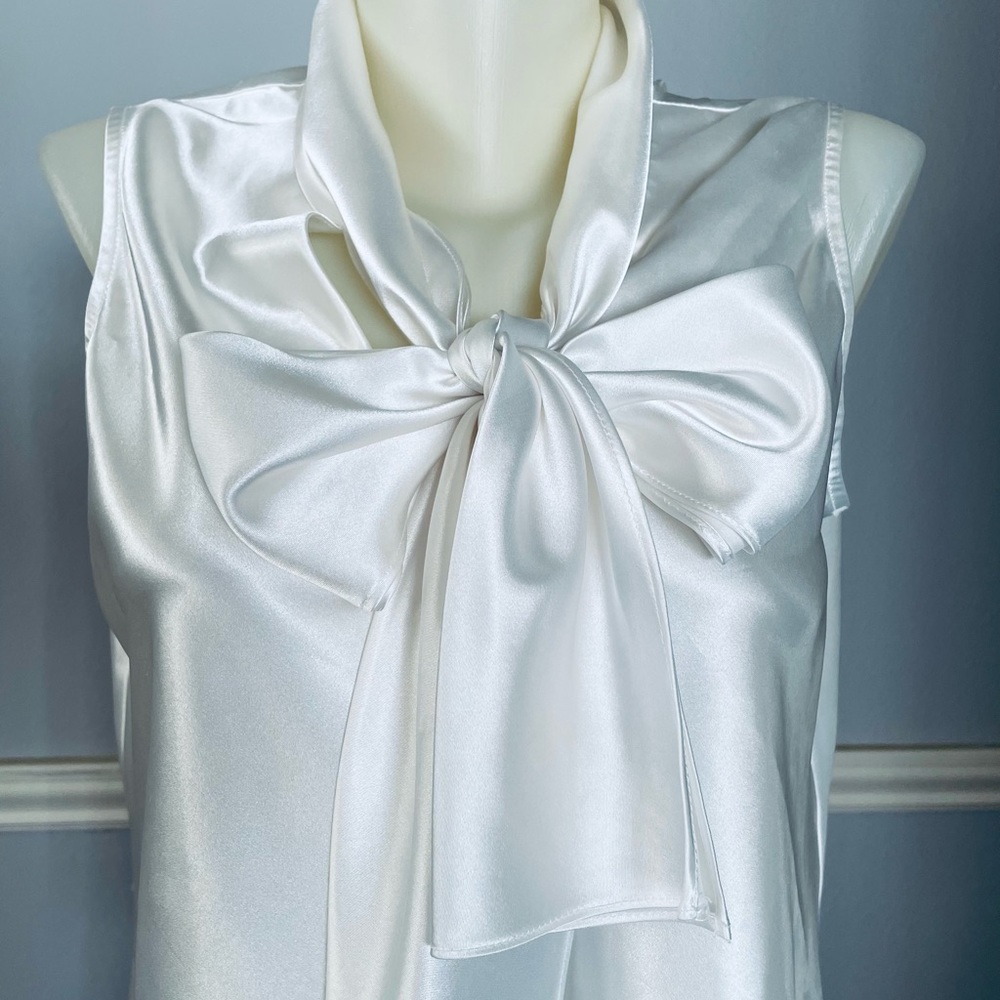 Black Label by Evan Picone Women Sleeveless blouse. Medium.